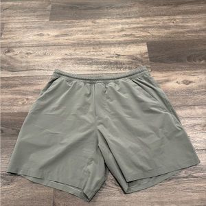 Men’s Lululemon PACE BREAKER SHORT 7"
*LINERLESS size XL